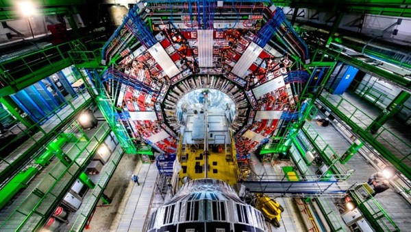 <noautolink>CMS cern.jpg</noautolink>