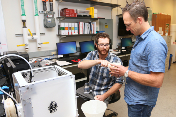 <noautolink>Michael Jack shows 3d print of the Atacama Cosmology Telescope</noautolink>