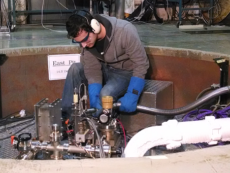 Transferring liquid helium